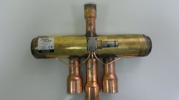 Клапан реверсивный 4х ходовой STF-0715G  (7/8-1 1/8)