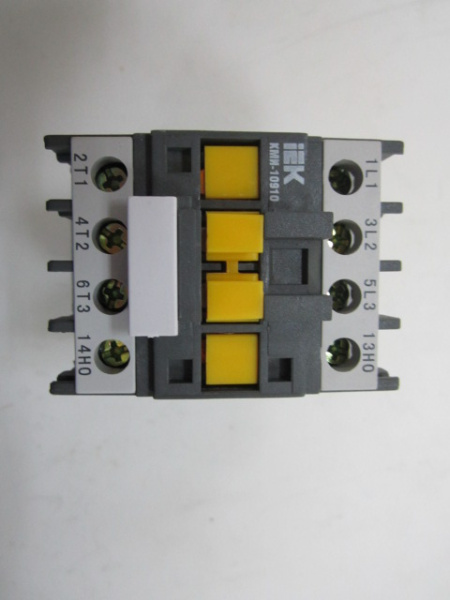 Контактор IEK КМИ 10910 9А NO 220V